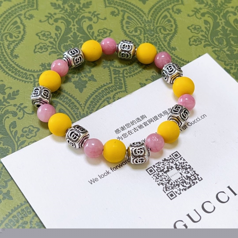 G*u*i bracelets